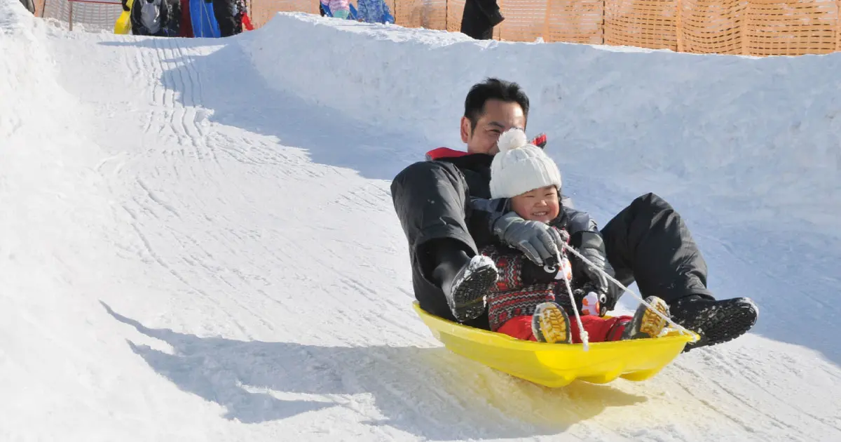 子どもの国雪山すべり台